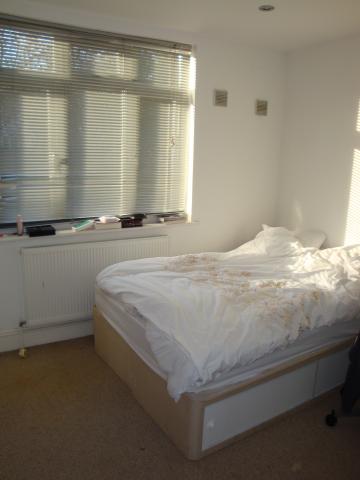 			2 Bedroom, 1 bath, 1 reception Flat			 Finchley Road, GOLDERS GREEN