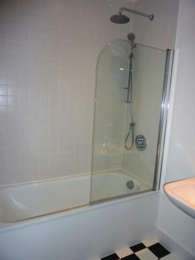 			2 Bedroom, 1 bath, 1 reception Flat			 Finstock Road, LADBROKE GROVE