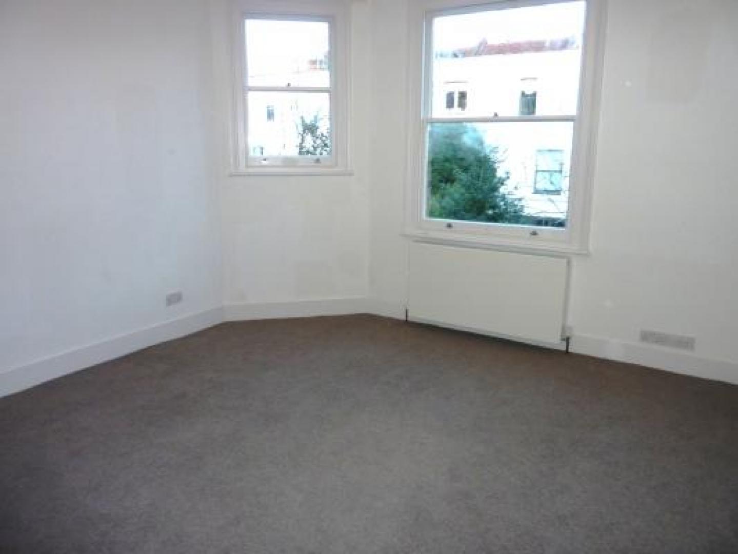 			2 Bedroom, 1 bath, 1 reception Flat			 Finstock Road, LADBROKE GROVE
