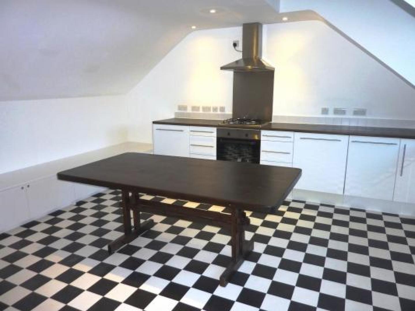 			2 Bedroom, 1 bath, 1 reception Flat			 Finstock Road, LADBROKE GROVE