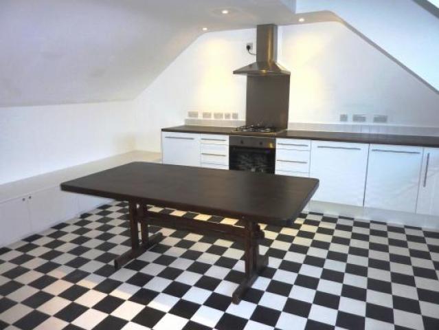 			2 Bedroom, 1 bath, 1 reception Flat			 Finstock Road, LADBROKE GROVE