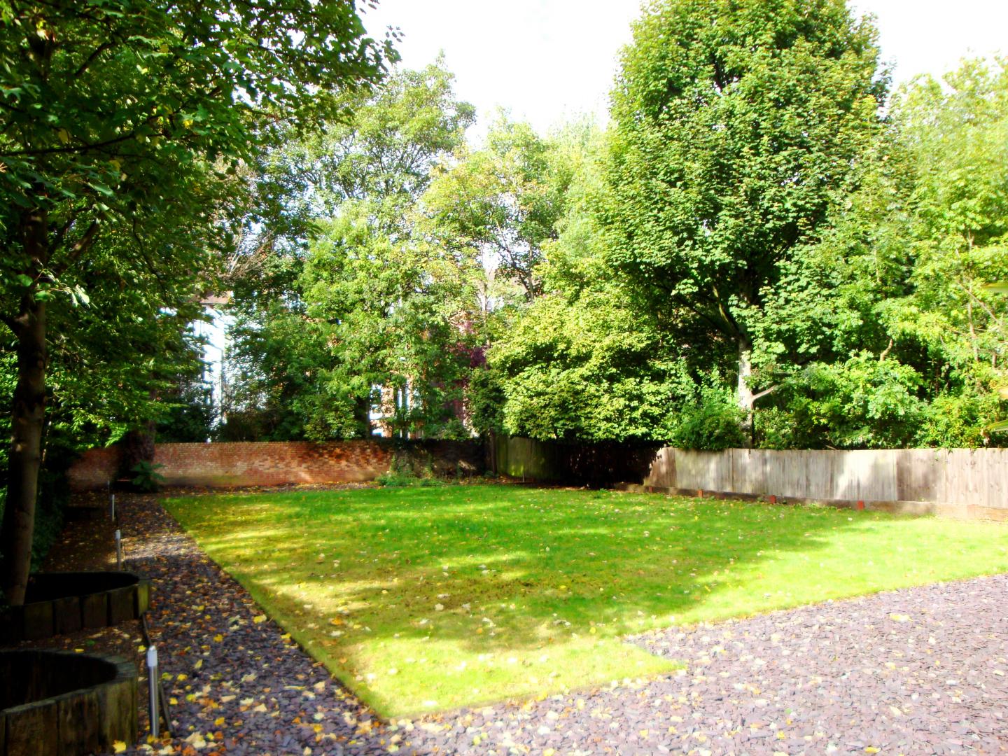 			Studio Apartment, 1 bath, 1 reception Studio			 Fitzjohns Ave, HAMPSTEAD