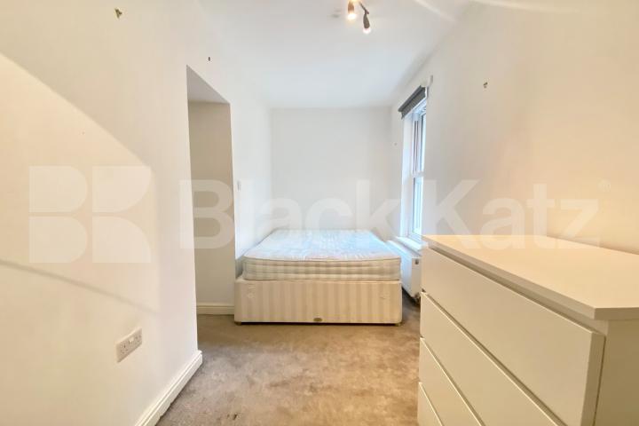 Very Spacious 4 bedroom 2 bathroom property with access to a private garden Hillmarton Road, Hillmarton Conservation Area 