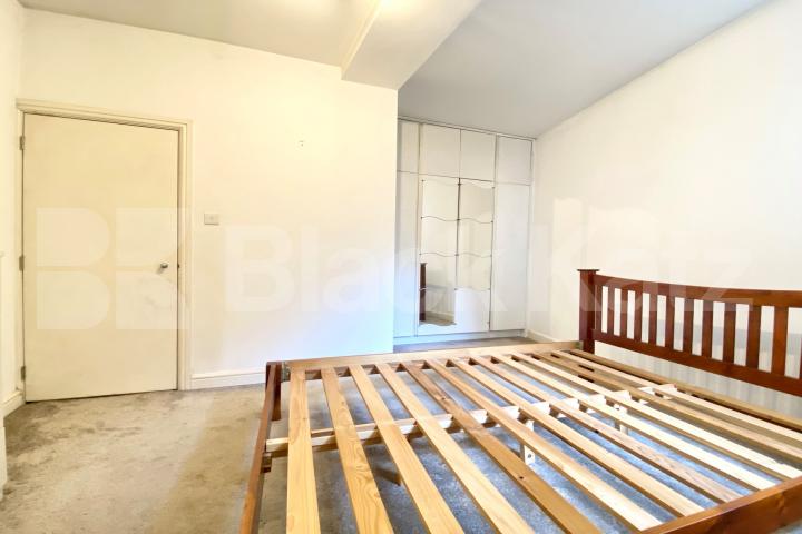 Very Spacious 4 bedroom 2 bathroom property with access to a private garden Hillmarton Road, Hillmarton Conservation Area 