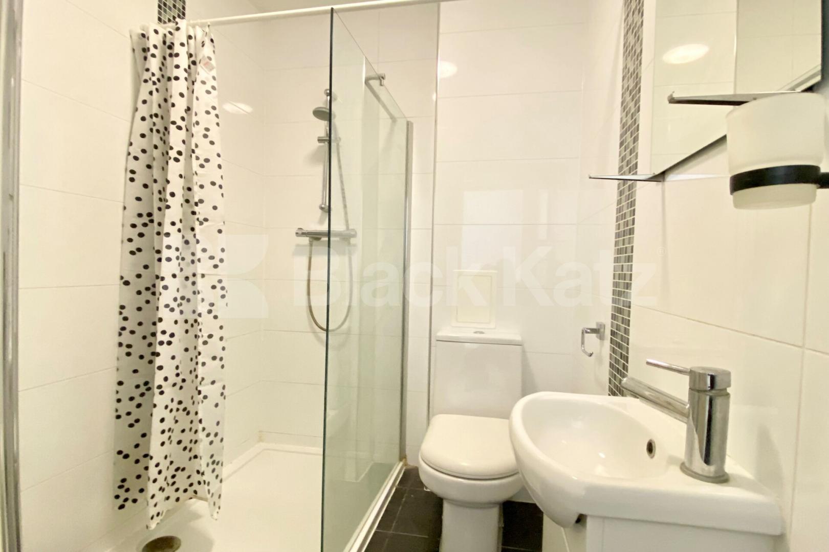 Very Spacious 4 bedroom 2 bathroom property with access to a private garden Hillmarton Road, Hillmarton Conservation Area 