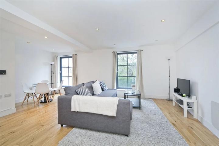 Large 2 bed 2 bath located within a secure modern development York Way, Islington