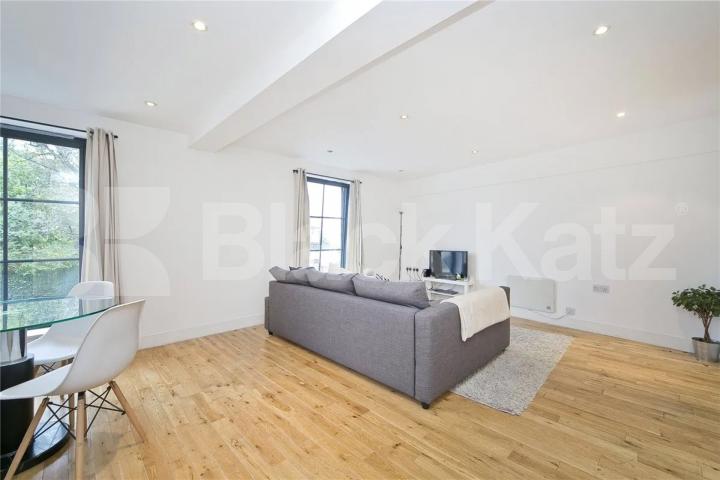Large 2 bed 2 bath located within a secure modern development York Way, Islington