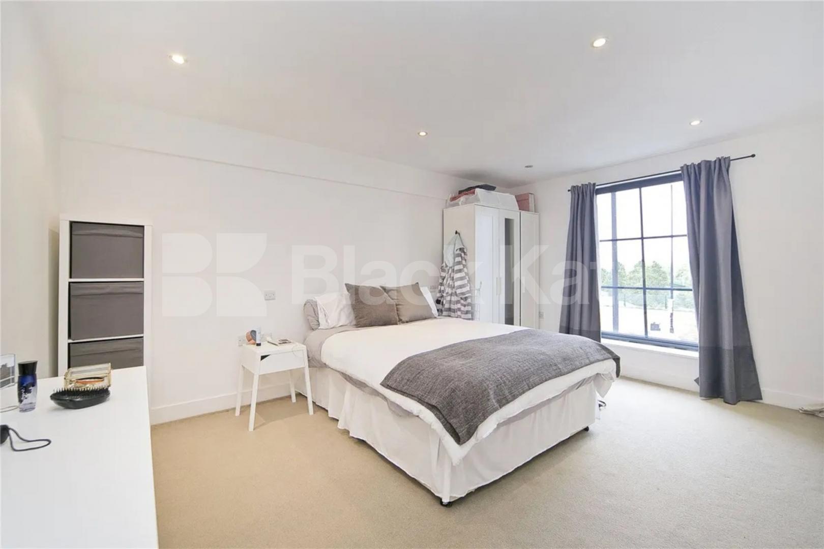 Large 2 bed 2 bath located within a secure modern development York Way, Islington