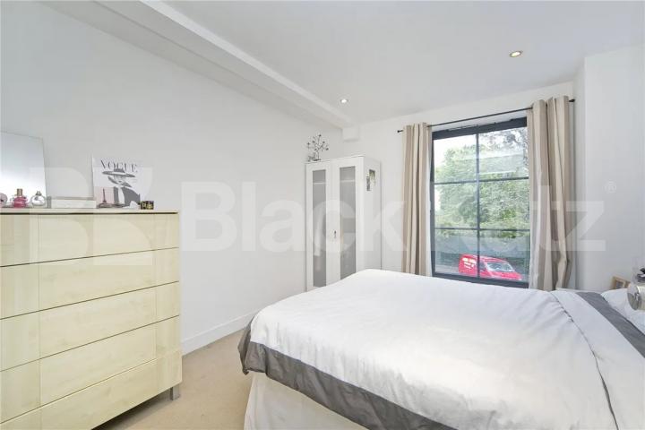 Large 2 bed 2 bath located within a secure modern development York Way, Islington