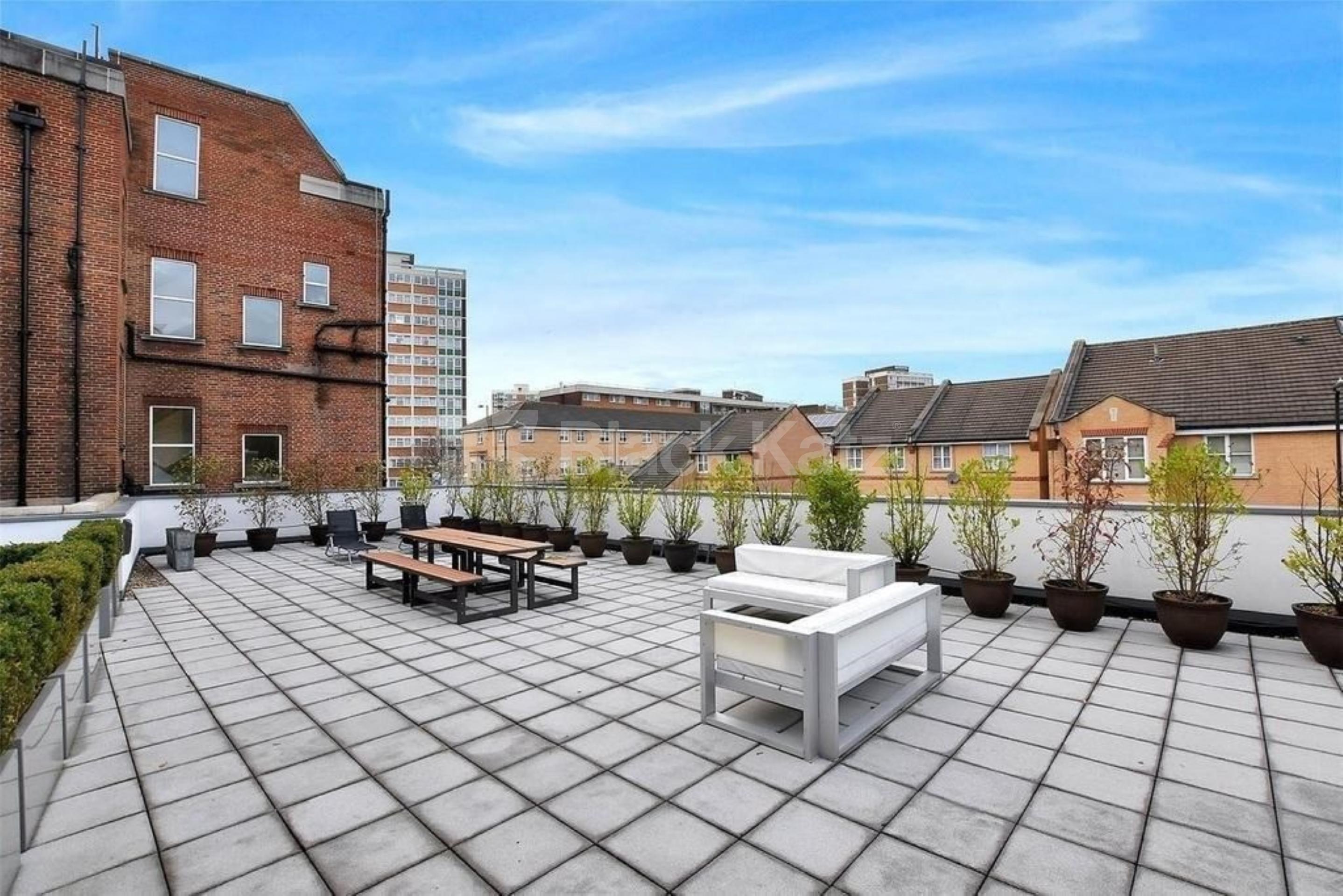 Spectacular 2 bedroom property with balcony and large communal terrace Mintern Street, Hoxton / Islington N1