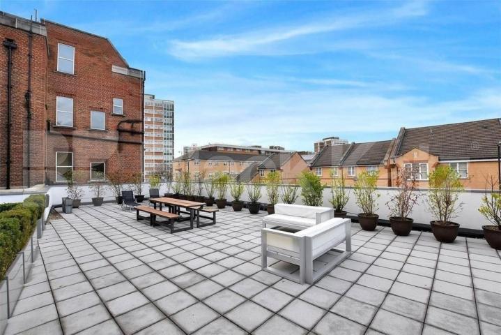 Spectacular 2 bedroom property with balcony and large communal terrace Mintern Street, Hoxton / Islington