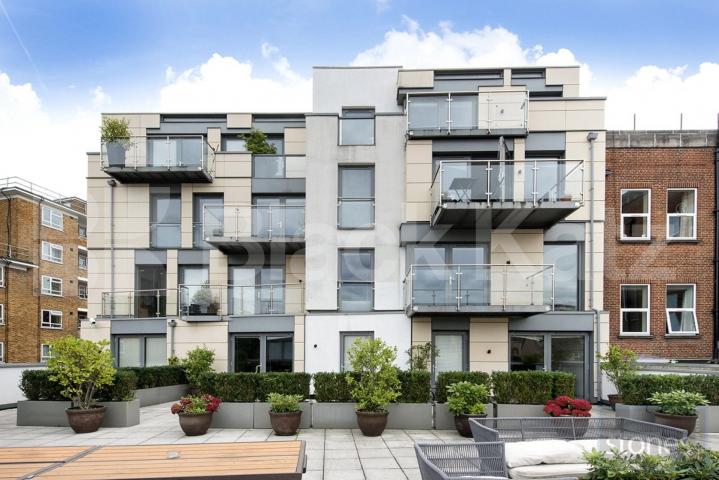 			2 Bedroom, 2 bath, 1 reception Apartment			 Mintern Street, Shoreditch Park