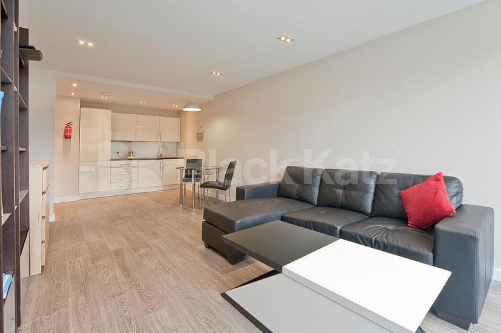 Spectacular 2 bedroom property with balcony and large communal terrace Mintern Street, Hoxton / Islington