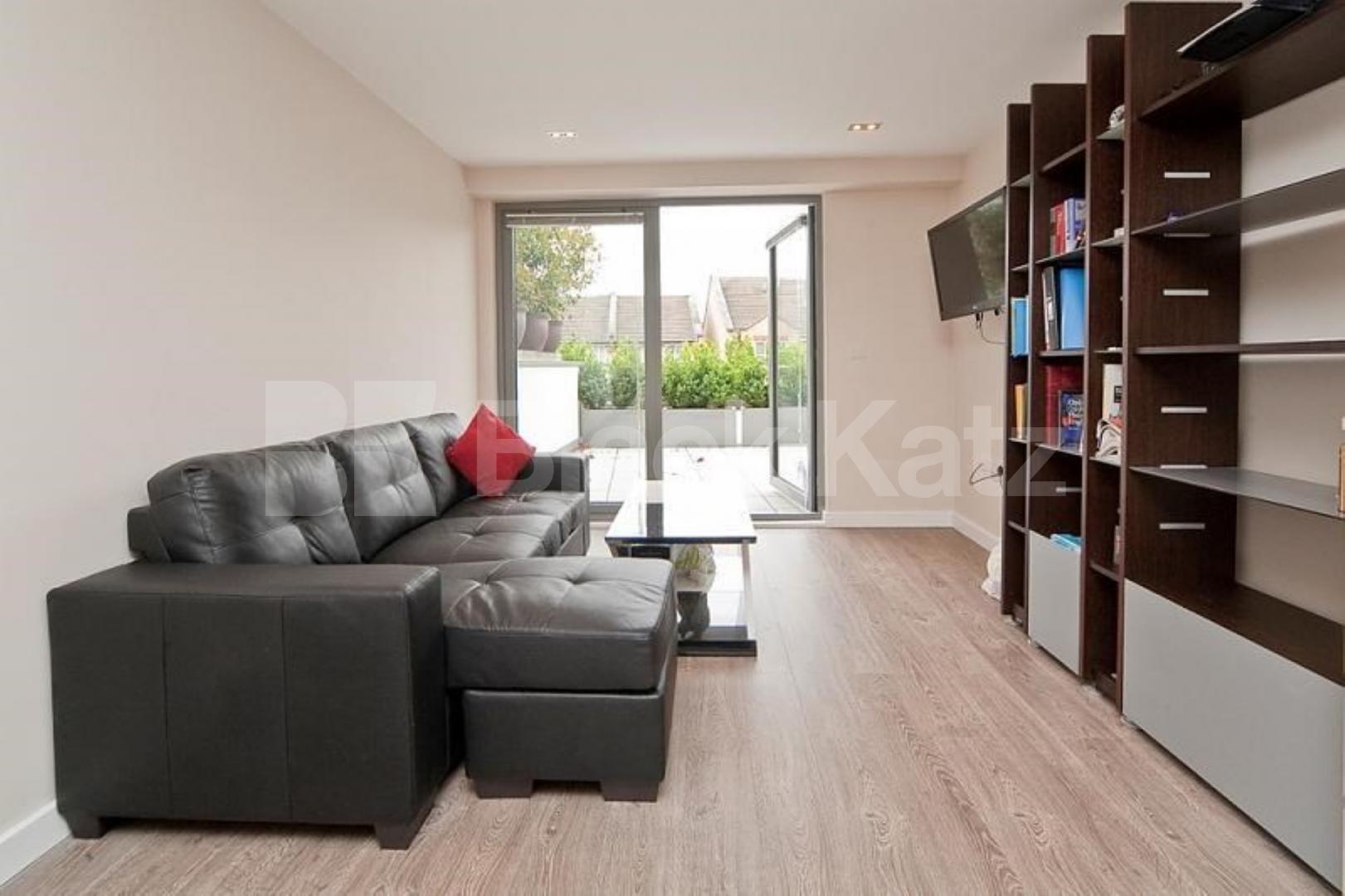 Spectacular 2 bedroom property with balcony and large communal terrace Mintern Street, Hoxton / Islington