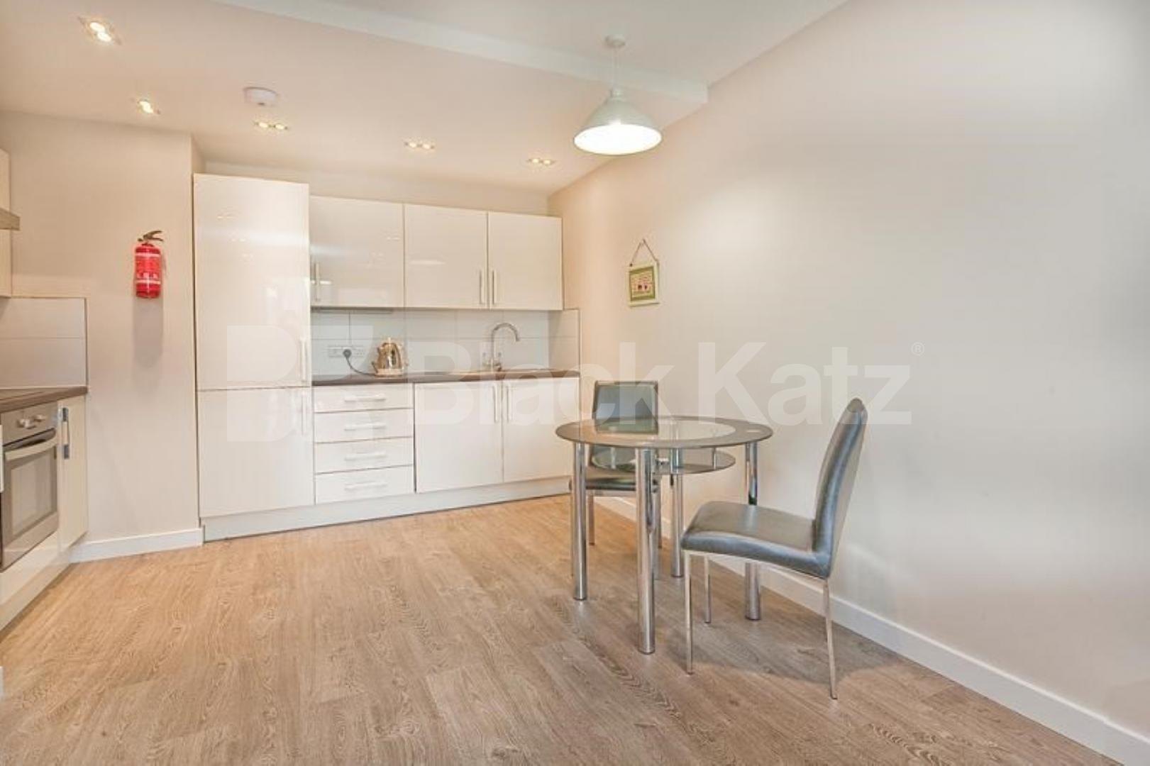 Spectacular 2 bedroom property with balcony and large communal terrace Mintern Street, Hoxton / Islington