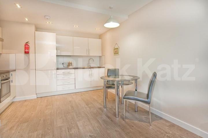 Spectacular 2 bedroom property with balcony and large communal terrace Mintern Street, Hoxton / Islington