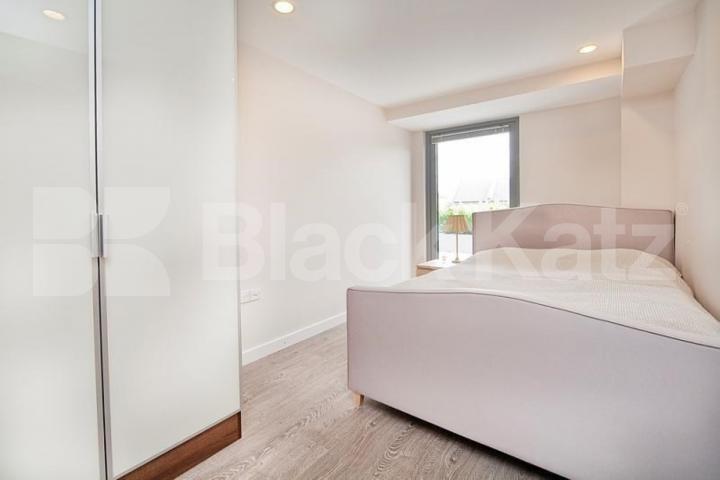 Spectacular 2 bedroom property with balcony and large communal terrace Mintern Street, Hoxton / Islington