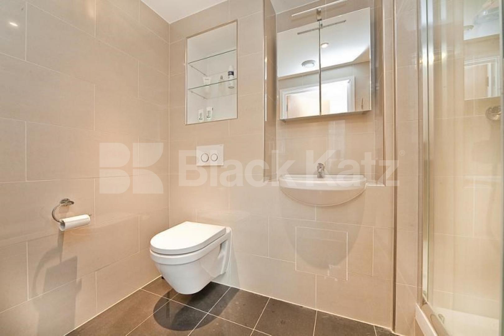 Spectacular 2 bedroom property with balcony and large communal terrace Mintern Street, Hoxton / Islington