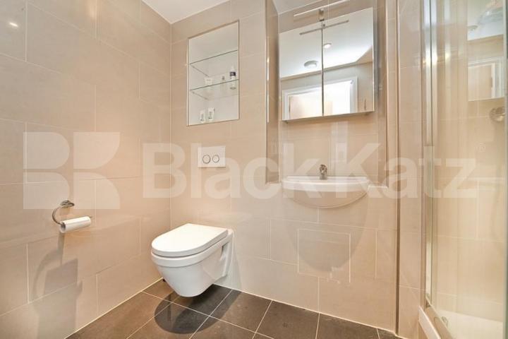 Spectacular 2 bedroom property with balcony and large communal terrace Mintern Street, Hoxton / Islington