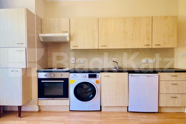 2 bedroom property sandwiched between East finchley and Highgate  Great North Road, Highgate / East Finchley 