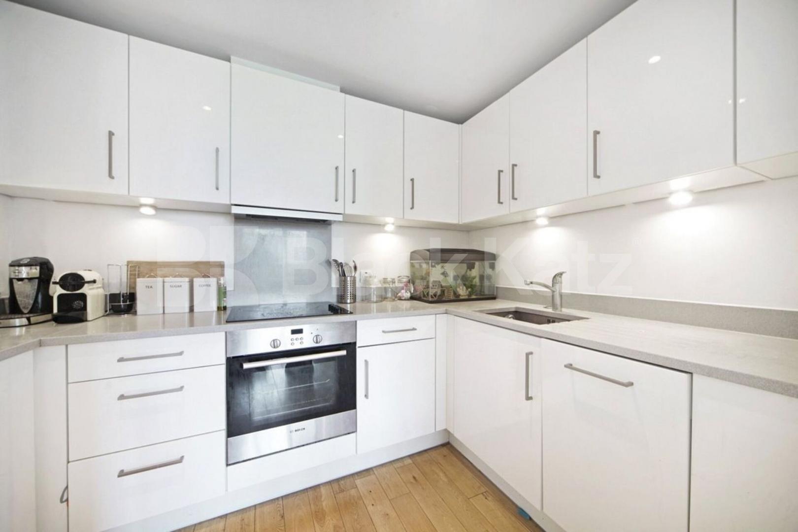 Modern 2 bed 2 bath property within a secure new development  York Way, Islington