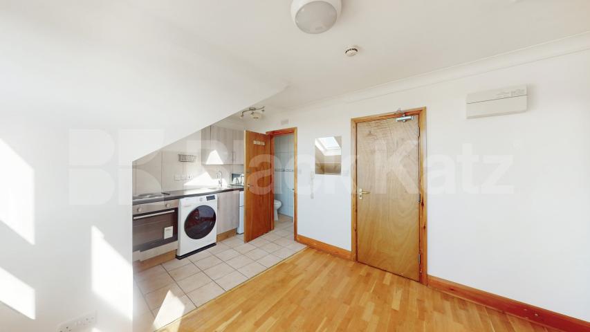 (Inclusive of Gas, Heating+Water) This is a spacious modern studio in a conversion in Dollis Hill Burnley road, Dollis Hill, NW10 (Gas and Water Included),  London