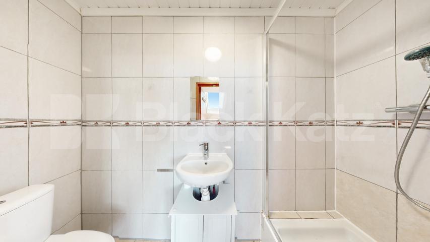 (Inclusive of Gas, Heating+Water) This is a spacious modern studio in a conversion in Dollis Hill Burnley road, Dollis Hill, NW10 (Gas and Water Included),  London