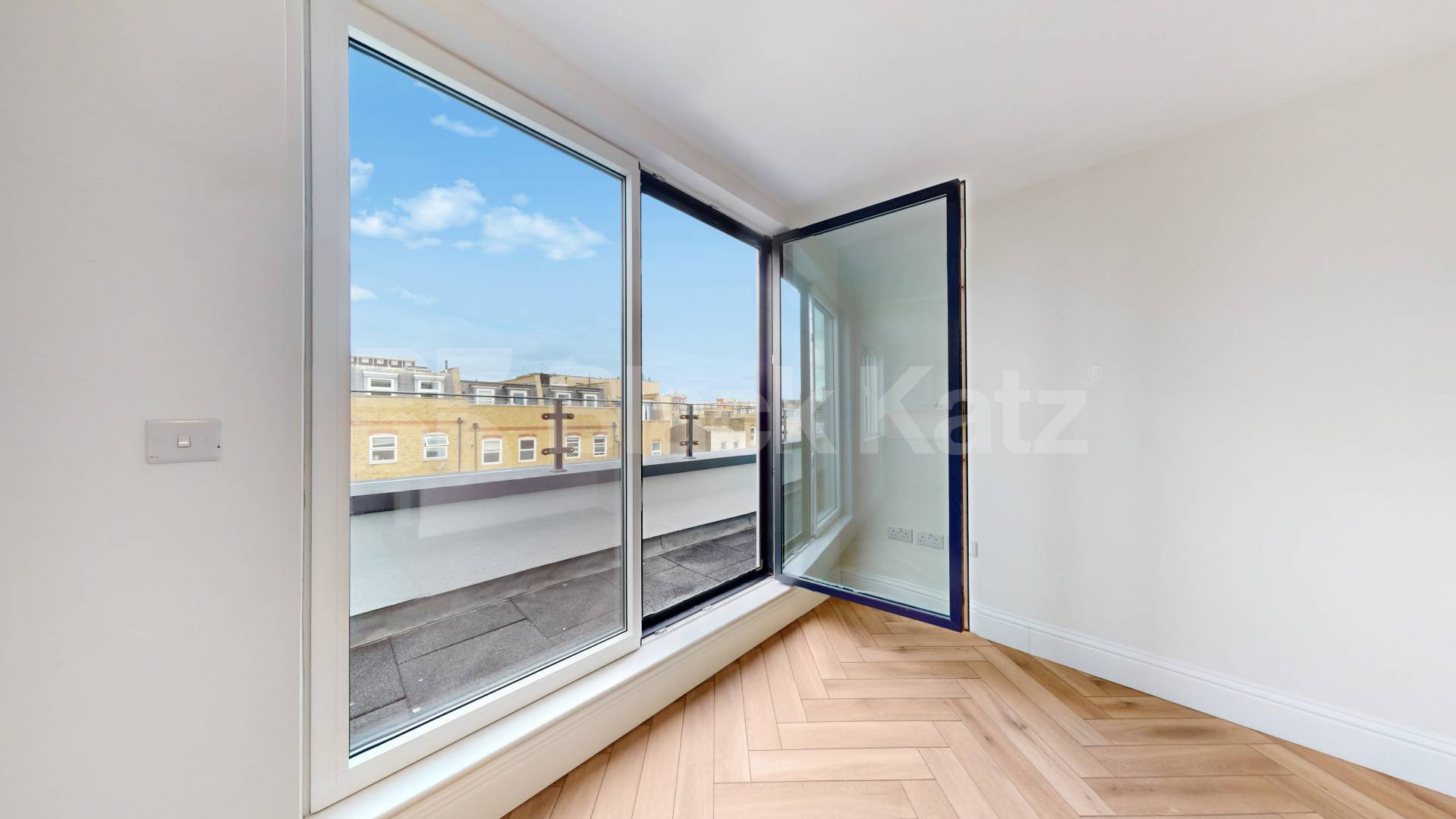 Newly refurbished penthouse located on Bethnal Green Road Bethnal Green Road, Bethnal Green
