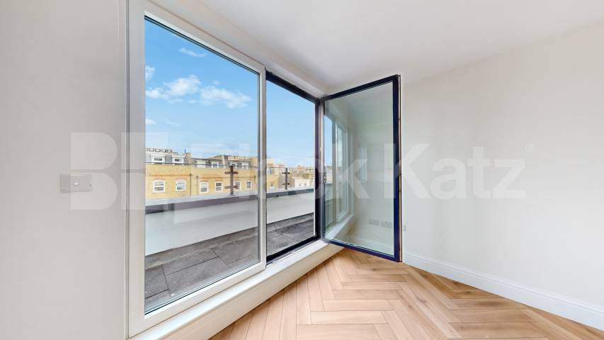Newly refurbished penthouse located on Bethnal Green Road Bethnal Green Road, Bethnal Green