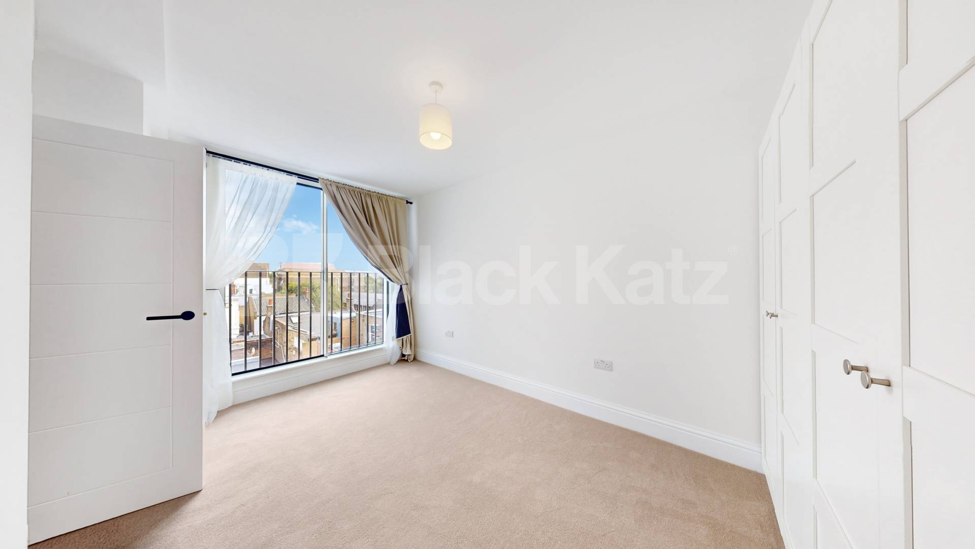 Newly refurbished penthouse located on Bethnal Green Road Bethnal Green Road, Bethnal Green