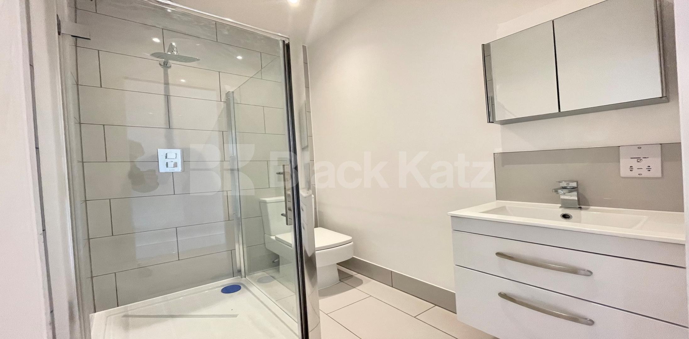 			LET , 1 Bedroom, 1 bath, 1 reception Apartment			 Flaxman Road , Loughborough Junction 