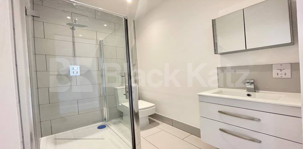 			LET , 1 Bedroom, 1 bath, 1 reception Apartment			 Flaxman Road , Loughborough Junction 