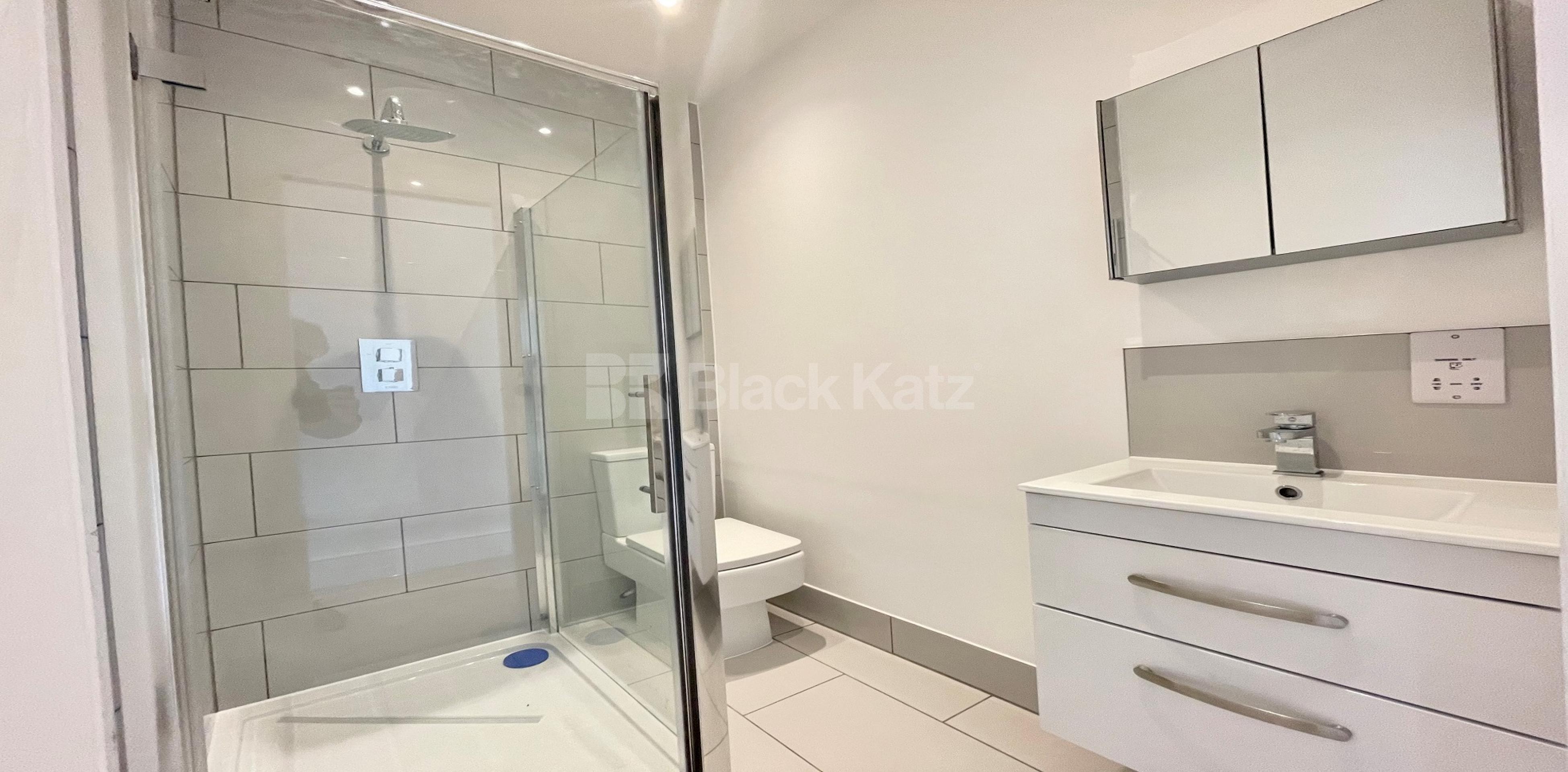 			LET , 2 Bedroom, 1 bath, 1 reception Apartment			 Flaxman Road , Loughborough Junction  SE5