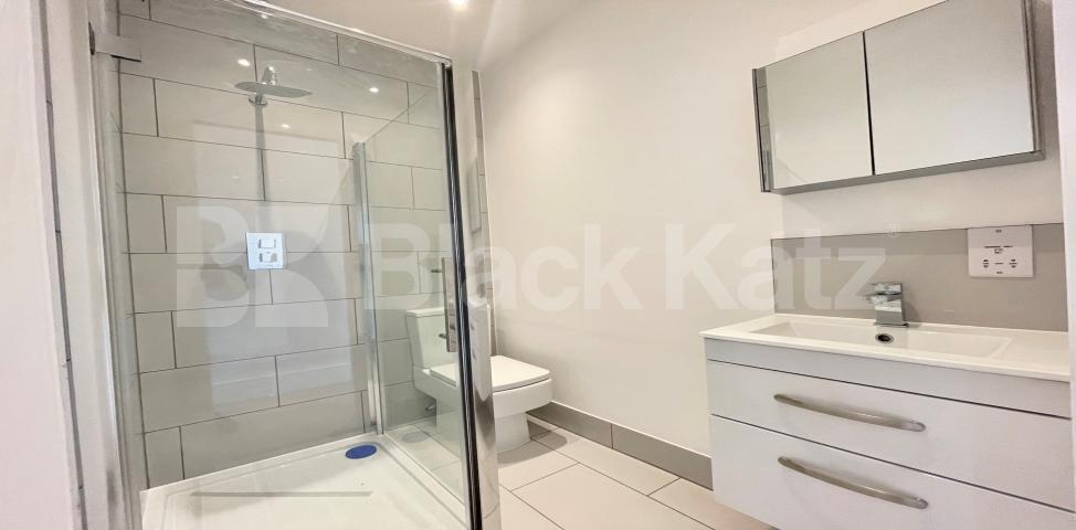 			LET , 2 Bedroom, 1 bath, 1 reception Apartment			 Flaxman Road , Loughborough Junction 