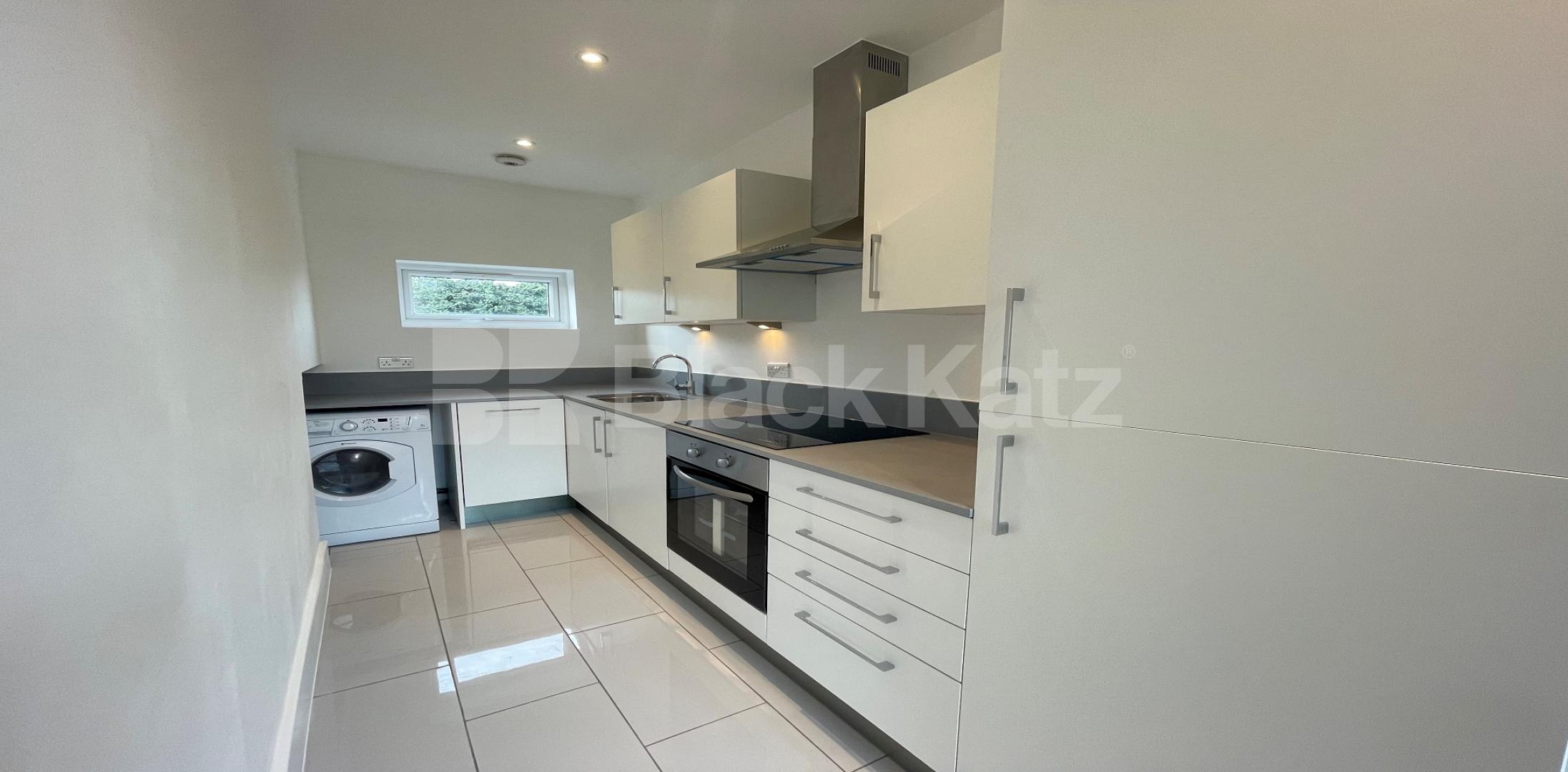 			LET , 1 Bedroom, 1 bath, 1 reception Apartment			 Flaxman Road , Loughborough Junction 