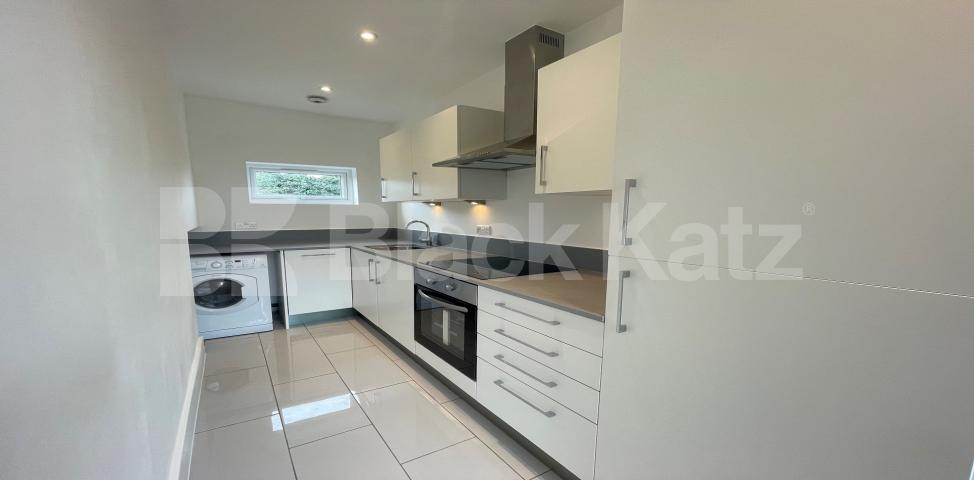 			LET , 1 Bedroom, 1 bath, 1 reception Apartment			 Flaxman Road , Loughborough Junction 