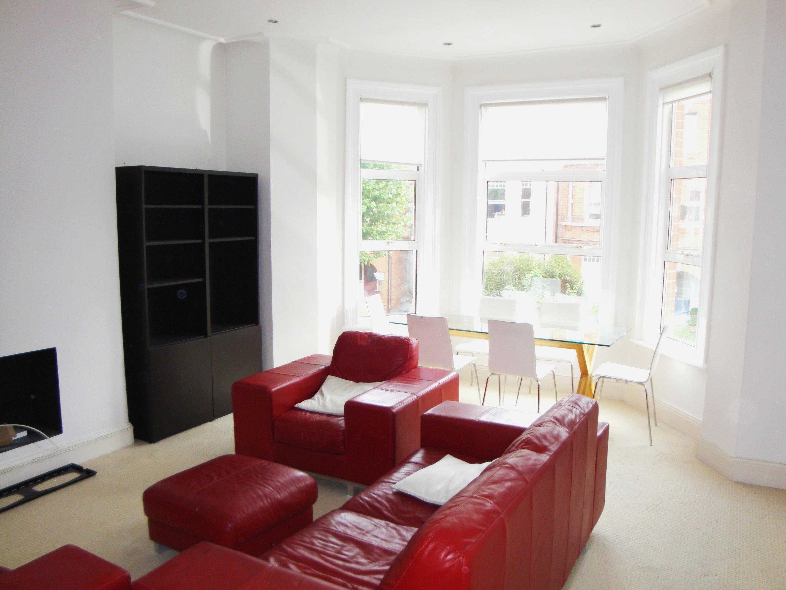 			NEW INSTRUCTION (PRIVATE ROOF TERRACE)   , 3 Bedroom, 1 bath, 1 reception Flat			 Fordwych Road, WEST HAMPSTEAD/KILBURN NW2