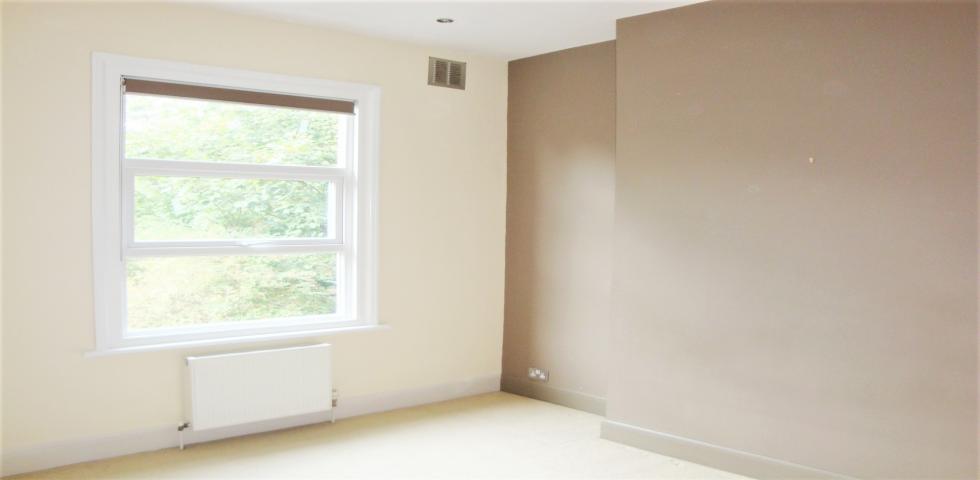 			PRIVATE ROOF TERRACE  , 3 Bedroom, 1 bath, 1 reception Flat			 Fordwych Road, WEST HAMPSTEAD / KILBURN