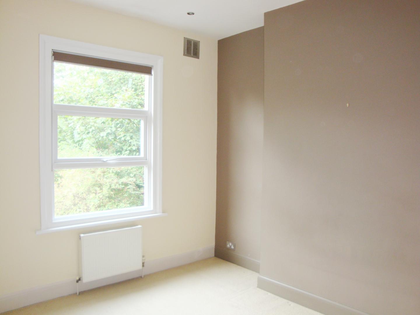 			NEW INSTRUCTION (PRIVATE ROOF TERRACE)   , 3 Bedroom, 1 bath, 1 reception Flat			 Fordwych Road, WEST HAMPSTEAD/KILBURN