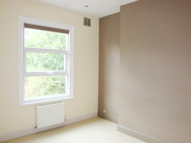 			NEW INSTRUCTION (PRIVATE ROOF TERRACE)   , 3 Bedroom, 1 bath, 1 reception Flat			 Fordwych Road, WEST HAMPSTEAD/KILBURN