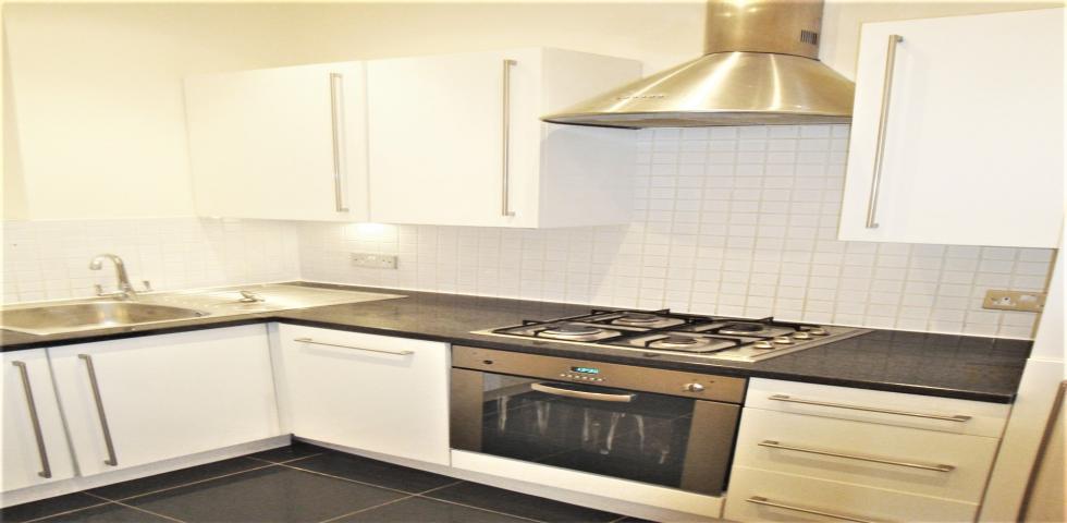 			PRIVATE ROOF TERRACE  , 3 Bedroom, 1 bath, 1 reception Flat			 Fordwych Road, WEST HAMPSTEAD / KILBURN