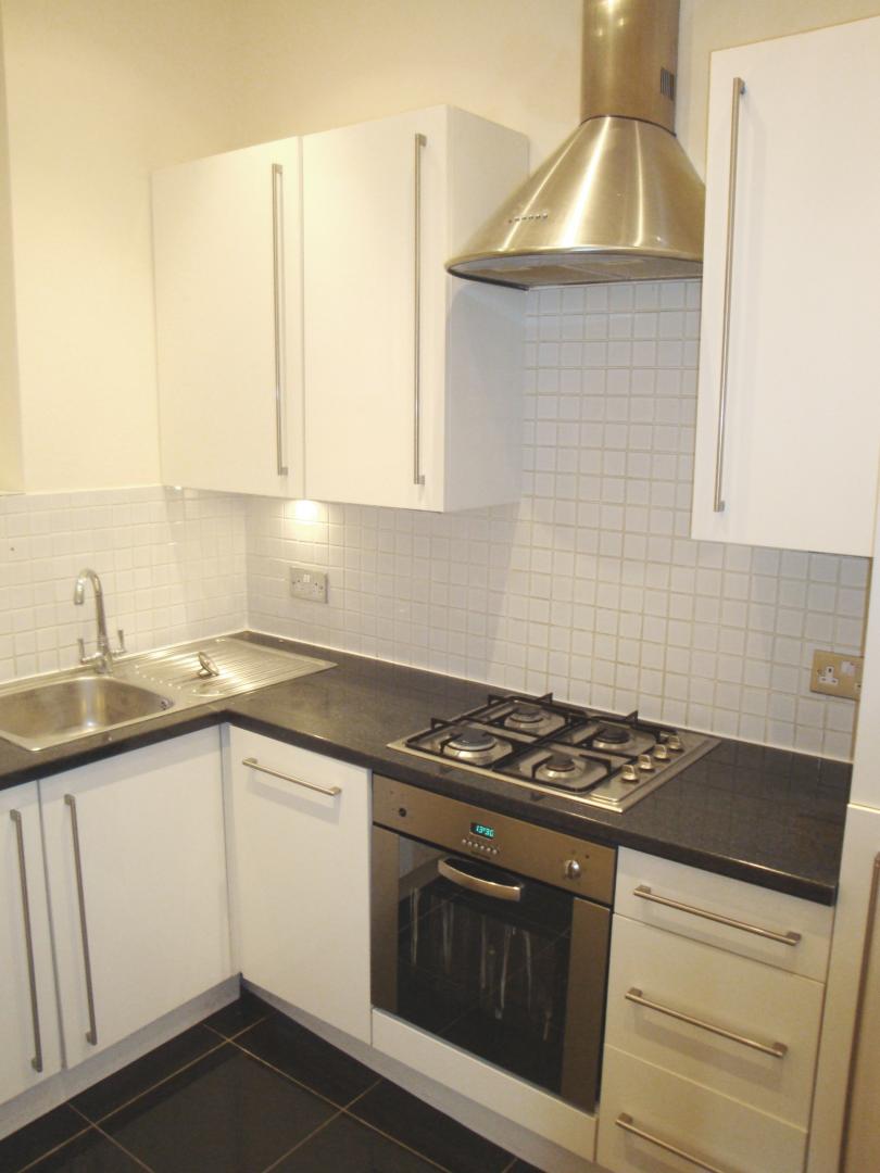 			NEW INSTRUCTION (PRIVATE ROOF TERRACE)   , 3 Bedroom, 1 bath, 1 reception Flat			 Fordwych Road, WEST HAMPSTEAD/KILBURN