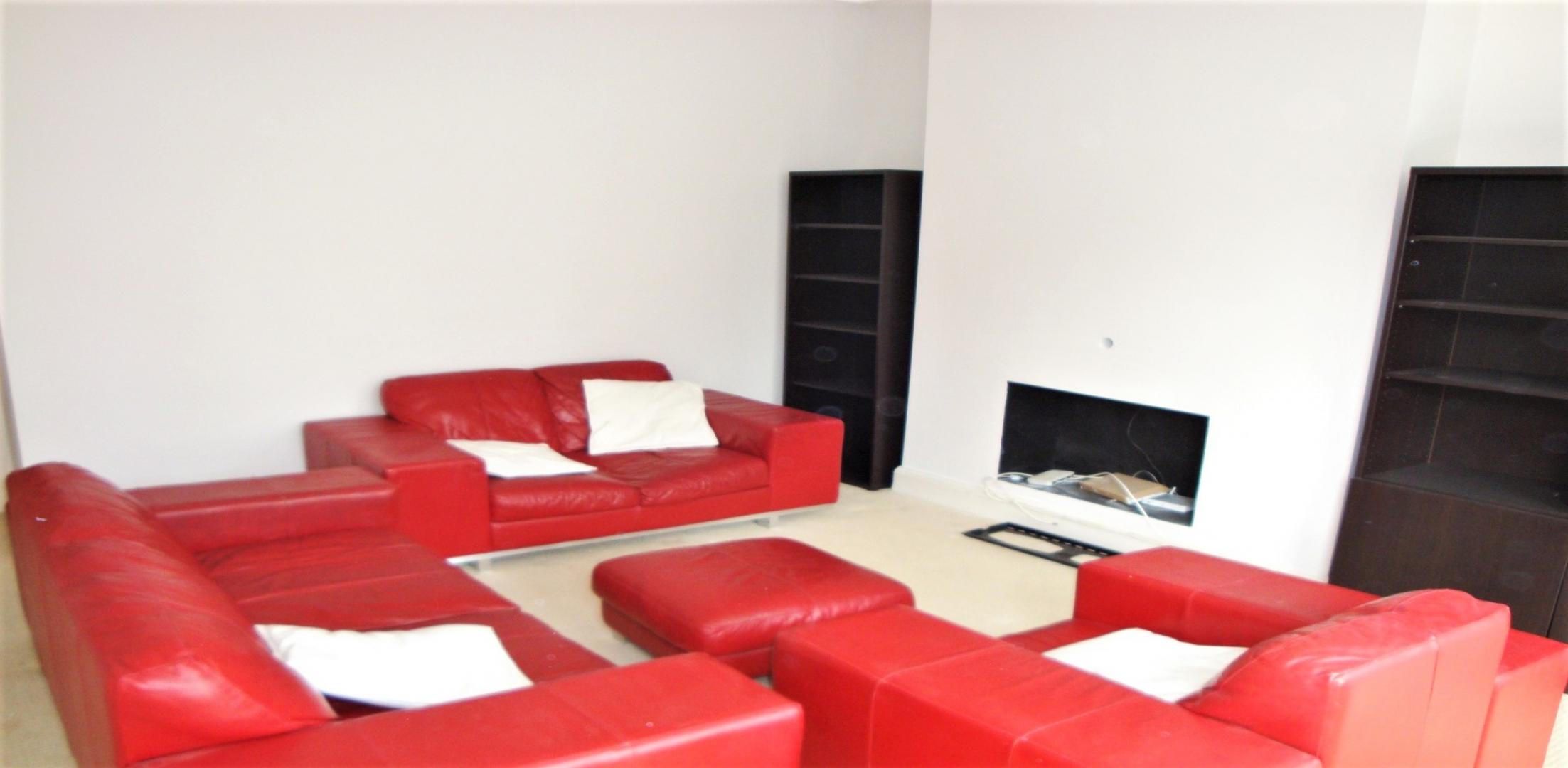 			PRIVATE ROOF TERRACE  , 3 Bedroom, 1 bath, 1 reception Flat			 Fordwych Road, WEST HAMPSTEAD / KILBURN