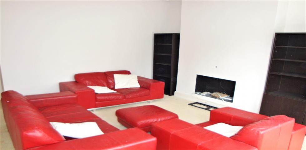 			PRIVATE ROOF TERRACE  , 3 Bedroom, 1 bath, 1 reception Flat			 Fordwych Road, WEST HAMPSTEAD / KILBURN