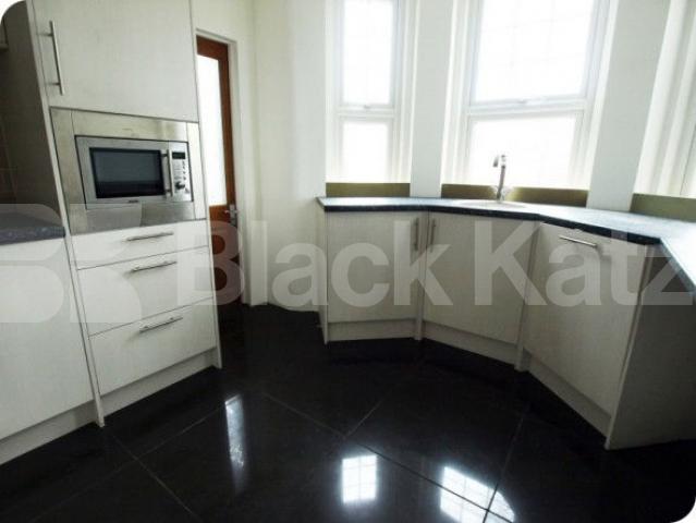 			New Instruction!, 3 Bedroom, 1 bath, 1 reception Flat			 Fortis Green Road, Muswell Hill