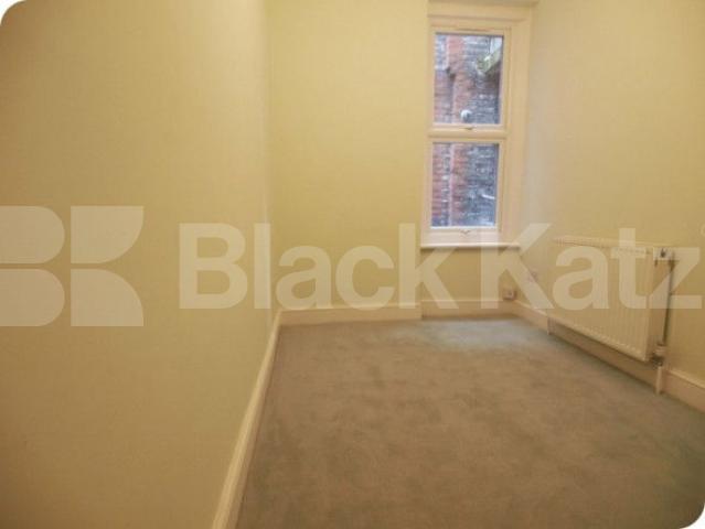 			New Instruction!, 3 Bedroom, 1 bath, 1 reception Flat			 Fortis Green Road, Muswell Hill