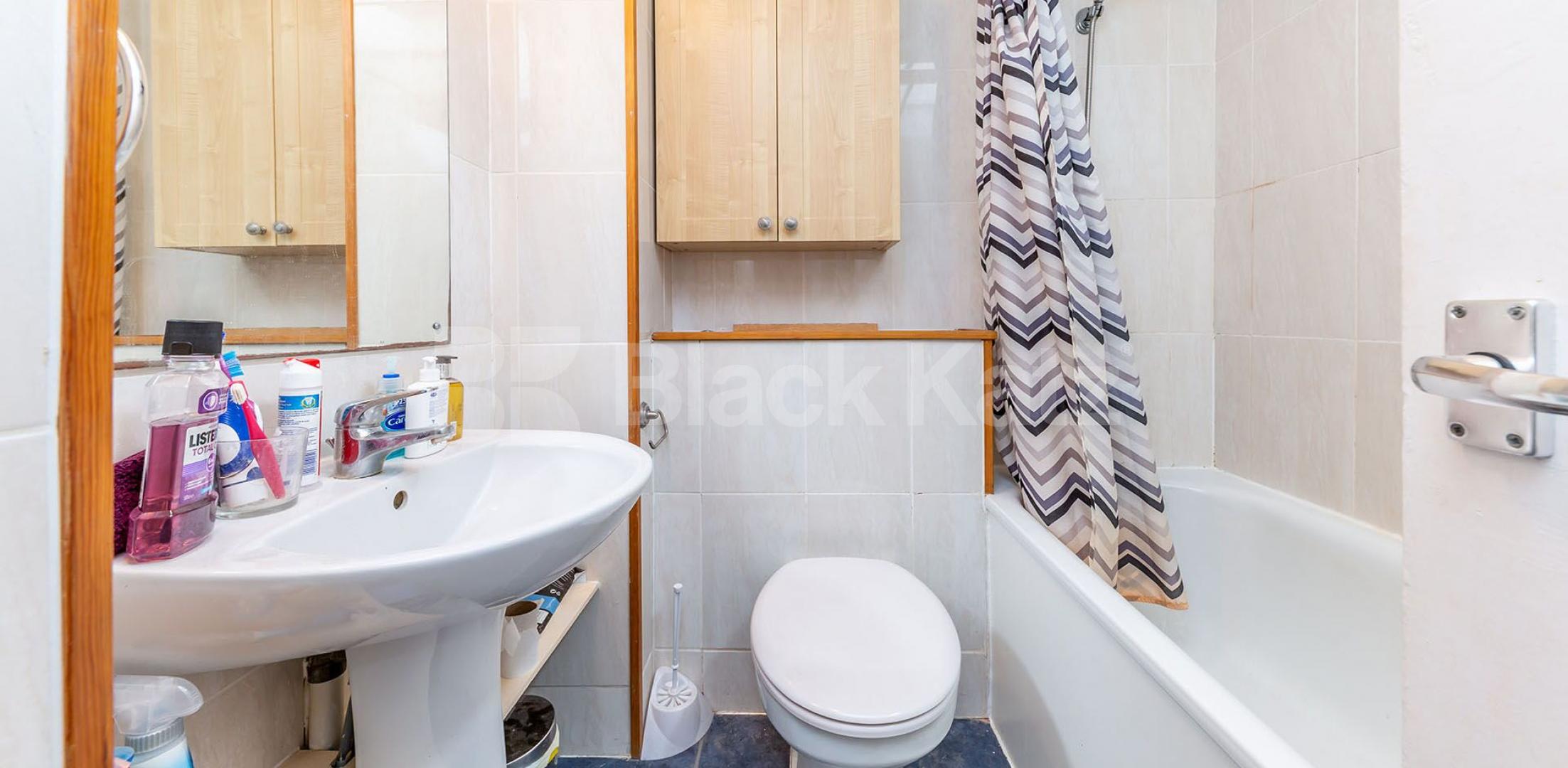 			2 Bedroom, 1 bath, 1 reception Flat			 High Road, East Finchley