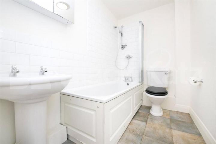 Bright 2-bed on Freegrove Rd with open-plan kitchen and modern finish Freegrove Road, Hillmarton Conservation Area 