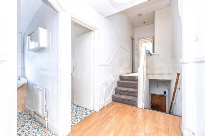 Perfect for 3 professional sharers or students looking to be in North London Frobisher Road , Haringey