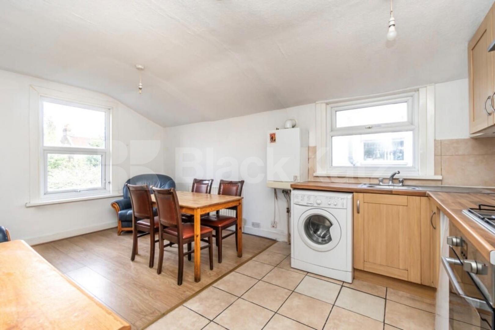 Perfect for 3 professional sharers or students looking to be in North London Frobisher Road , Haringey